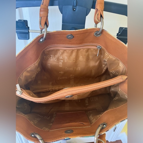 Unique, antique design Italy leather handbag - Picture 3 of 4